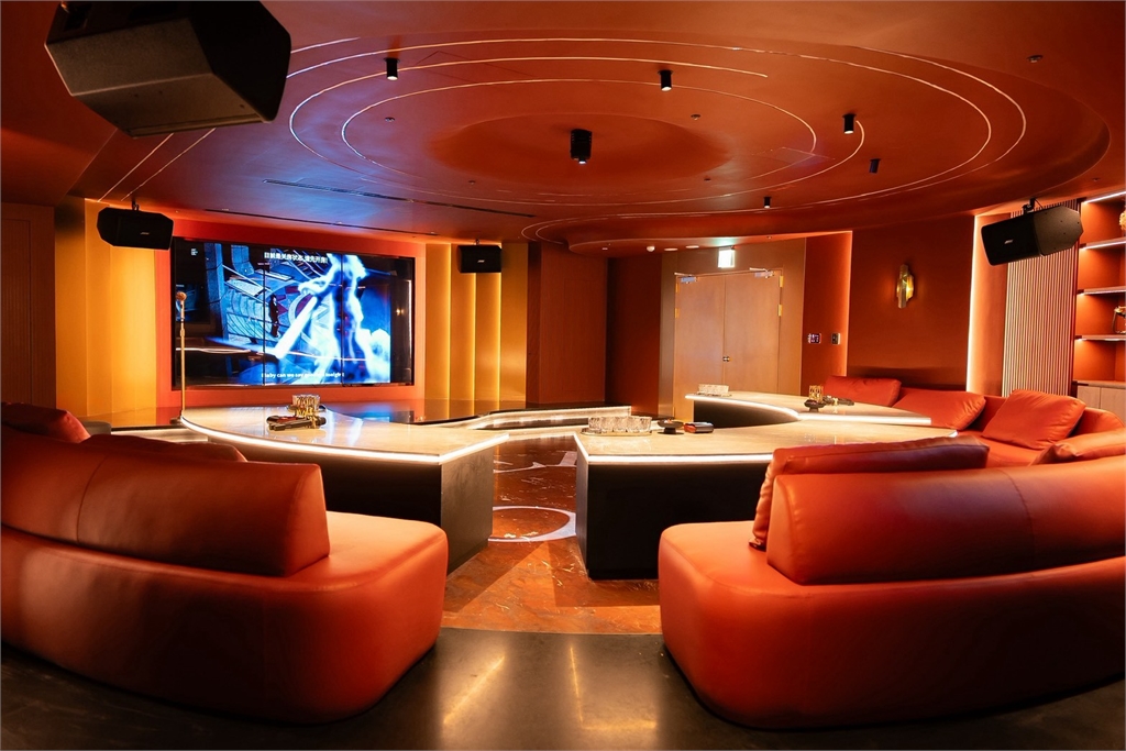 曹佑寧和林思宇搶麥克風 唱爆ROAR KTV 薇閣打造大直娛樂一體城