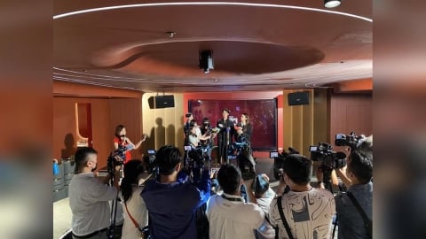 曹佑寧和林思宇搶麥克風 唱爆ROAR KTV 薇閣打造大直娛樂一體城