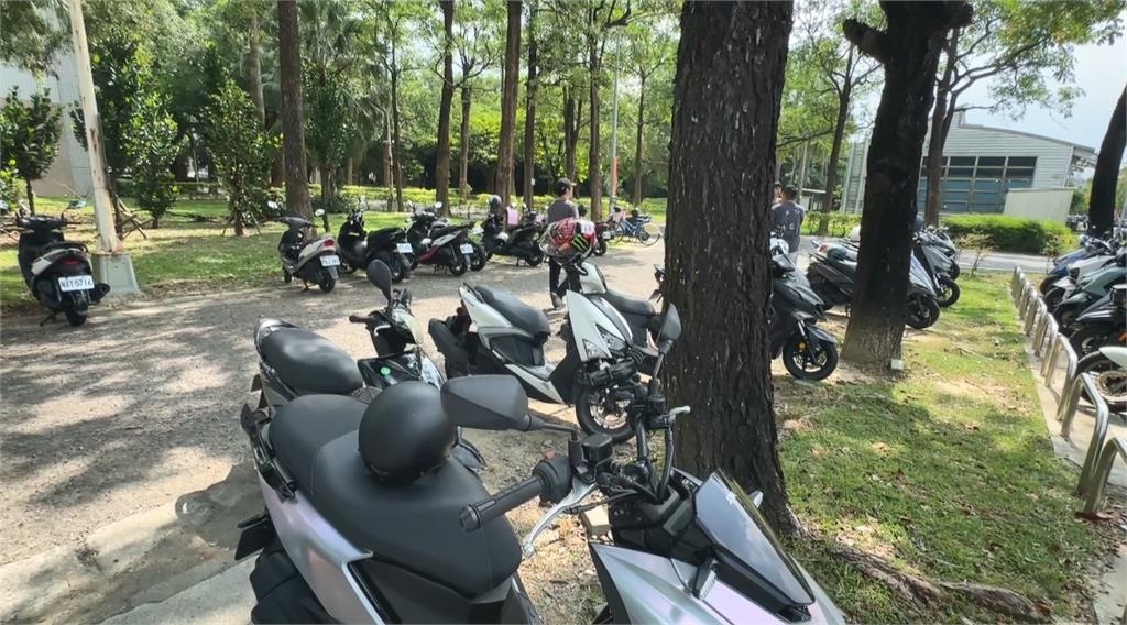 勸導不聽! 高雄科技大學祭鐵腕「大鎖伺候」違停機車