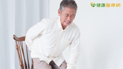 輸尿管嚴重纖維化!72歲男導管拔不出 醫:3情況應評估重建尿路