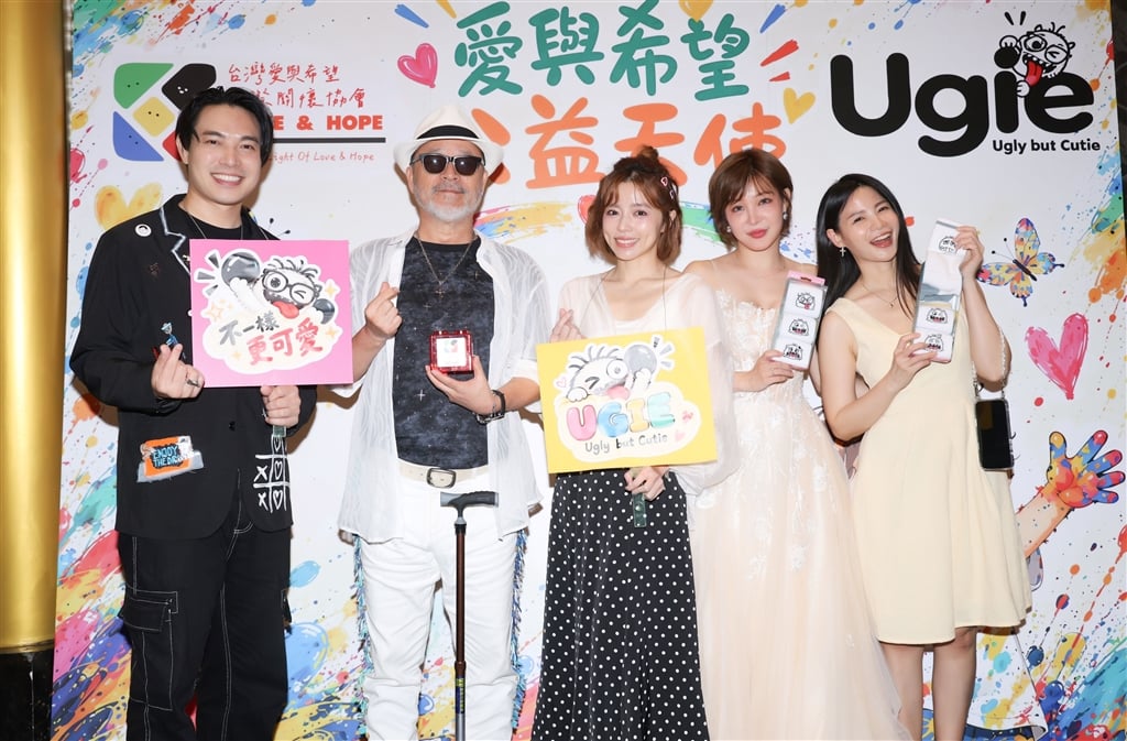 ECHO(左起)、班鐵翔、王瞳、孟慶而、蘿莉塔出席愛心演唱會(圖/台灣愛與希望國際關懷協會)