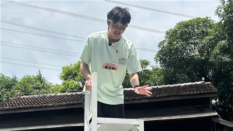 玩命畫面流出!郭忠祐5層高空「極限開唱」 1動作嚇壞全場:很可怕