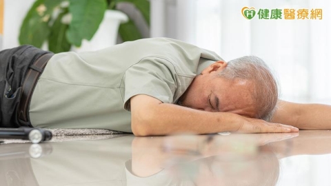 56歲男一覺醒來右半身癱瘓!中風原因找3年 竟是「陣發性心房顫動」