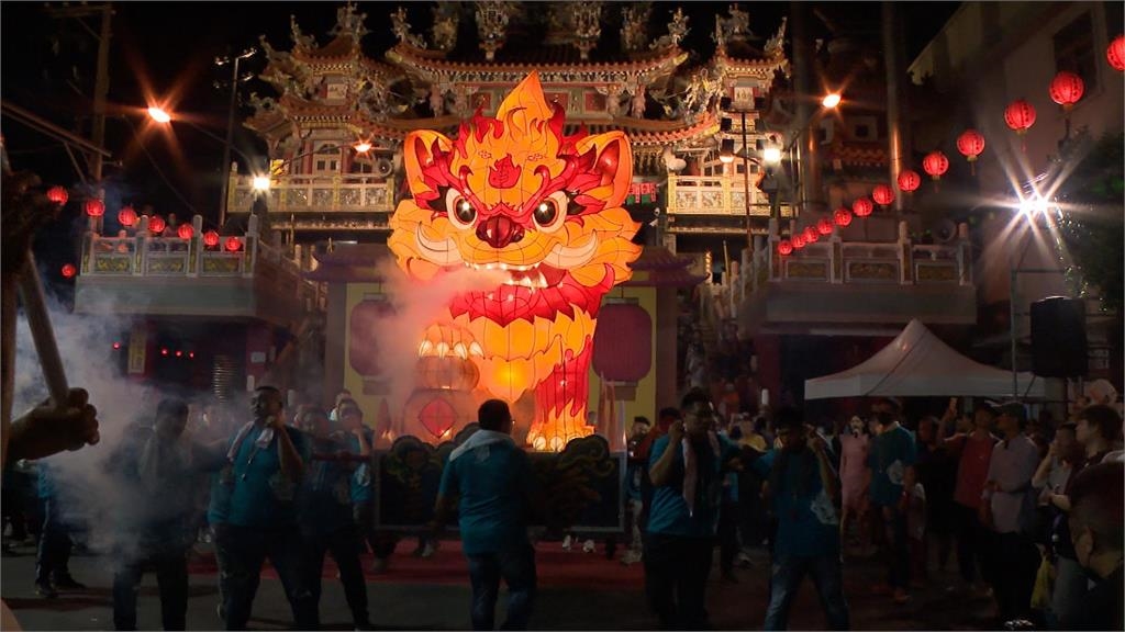 高雄左營萬年季開跑 火獅開光點晴首度巡境