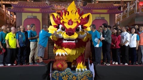高雄左營萬年季開跑 火獅開光點晴首度巡境
