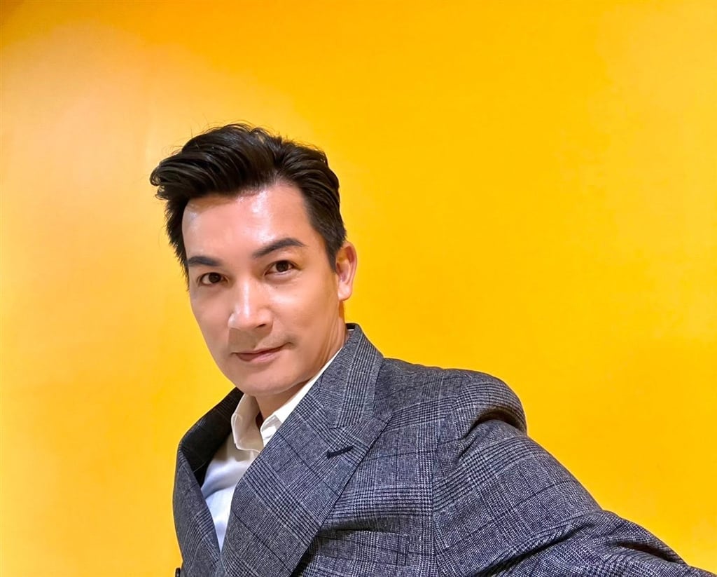伊正表示,把每一場戲和每一個對手都當成新鮮的試煉,展現出老戲骨越陳越香的硬實力。(圖/翻攝自伊正臉書)
