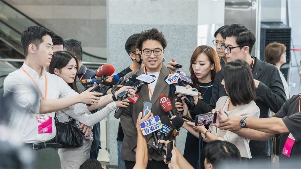 謝金河看「洋流崛起」關鍵!大讚AI世代年輕人如「黑馬」成選戰核心