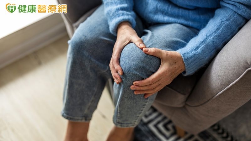 退化性關節炎不只軟骨磨損!常見症狀、治療一次看 醫揭葡萄糖胺定位
