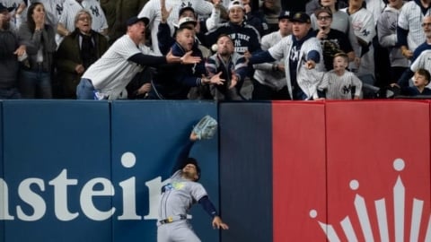 MLB(影)/戲劇性的一球!洋基背水一戰光芒 追平轟遭球迷干擾改判「結果差很大」