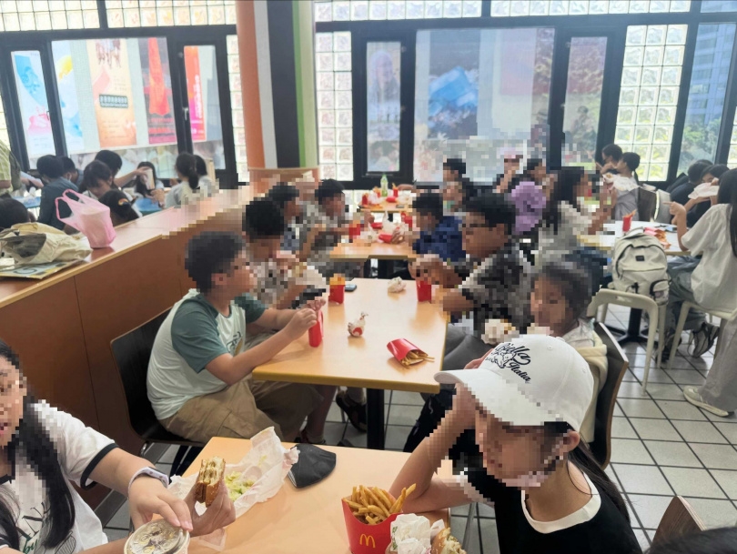 校內300多名學生都在國立自然科學博物館內的麥當勞用餐。(圖/翻攝自Threads/shengmingwu5989)