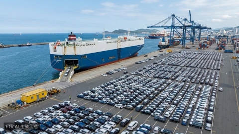 廣西北部灣港單航次出口2727輛汽車 創紀錄直航阿曼