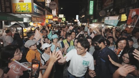 「洋流」連假湧進萬華!沈伯洋今晚奔復興口夜市掃街 搶攻關鍵票倉