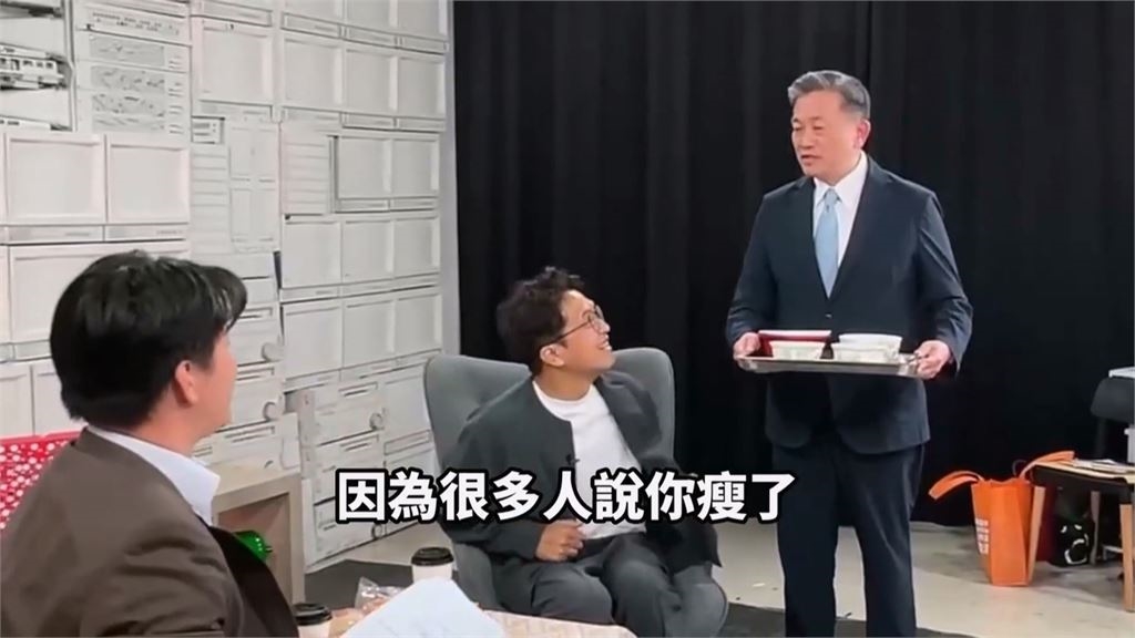 王定宇化身外送員!台南新鮮牛肉湯直送台北 沈伯洋直播現場秒變「吃播」
