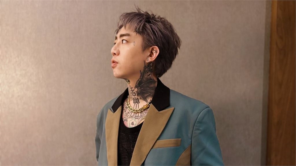 謝和弦力挺沈伯洋再升級!曬洋流船員證 音樂創作感動網:會哭是正常的嗎