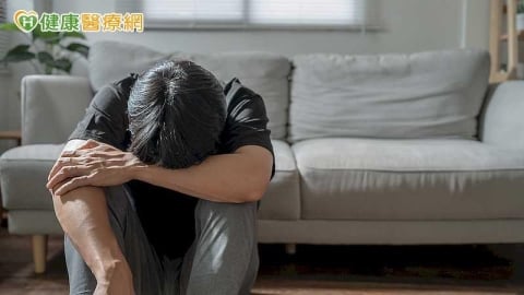男性變得易怒可能和荷爾蒙變化有關?專家談「男性易怒症候群」