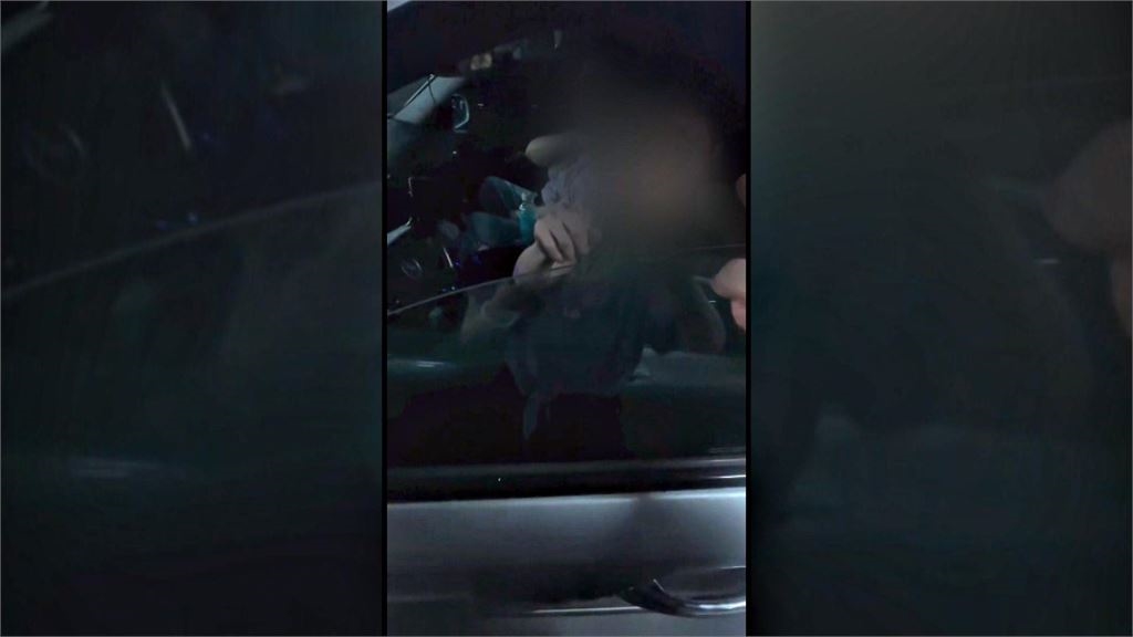 逆向強占車位不認有錯 順向駕駛理論無果直搖頭