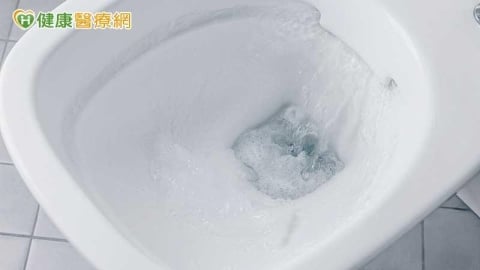 沖水恐噴「生物氣溶膠」!研究:最高恐逾1公尺 蓋馬桶蓋仍難阻隔