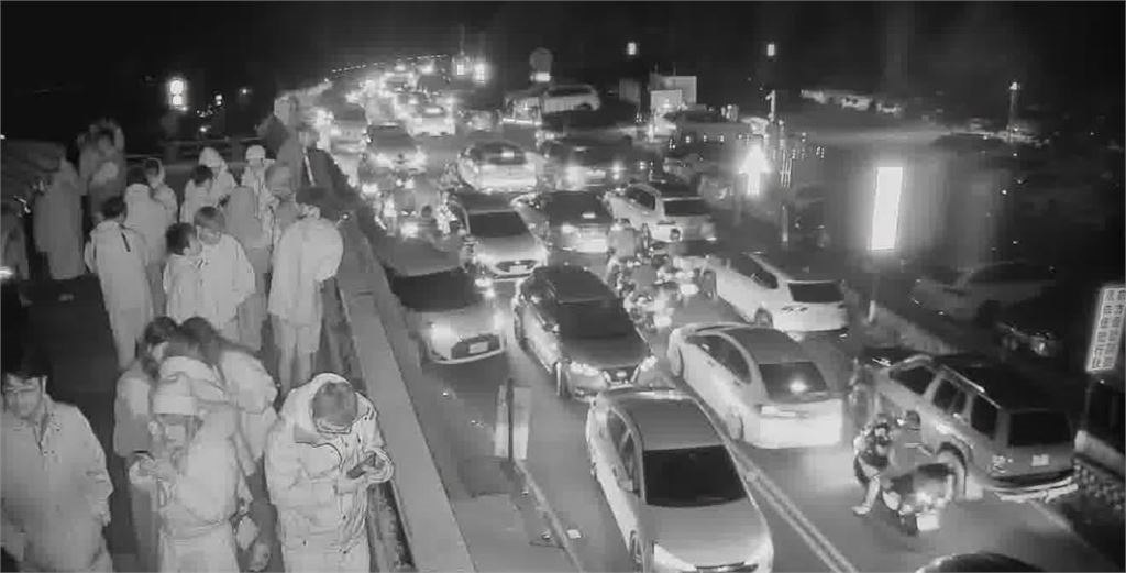 武嶺賓士男「停路中擋200車」塞爆!車主竟「逃罰單」警方揭背後原因