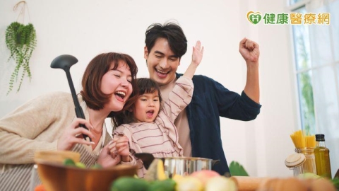 如何培養孩子的心理韌性?別急著叫他不要難過!醫列5大教養技巧一次看