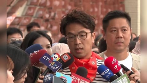 沈伯洋健康出狀況了?影片驚見「喉嚨凸一顆」 吳思瑤急喊:已排就診