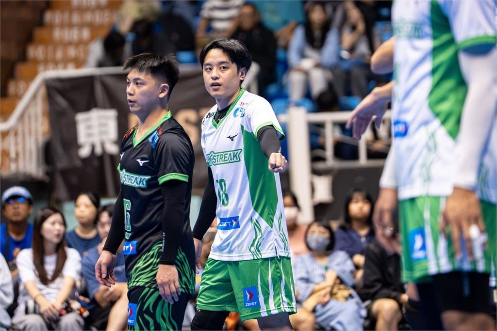 TPVL/臺中連莊4局戰平桃園雲豹飛將!舉球新秀林嘉偉把握熱身賽加速磨合