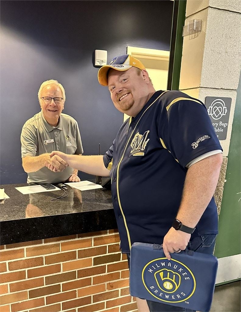 MLB／28年前中風一度癱瘓！釀酒人退伍老兵國聯冠軍戰獻唱　4萬球迷見證感人故事