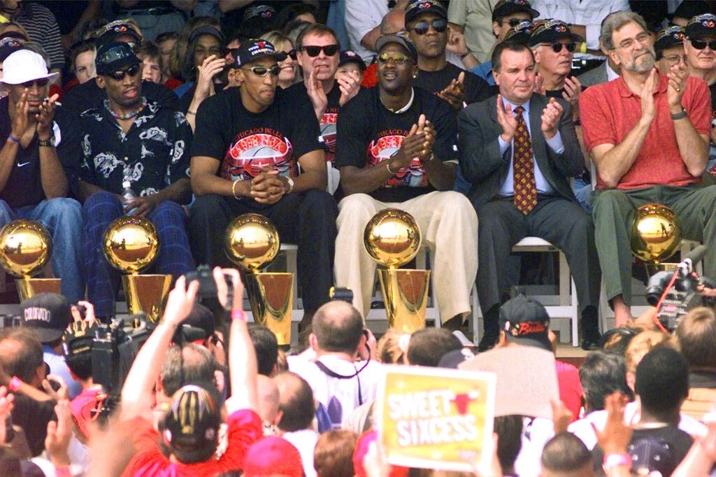 NBA/「籃球之神」依舊猛!1998年「實戰簽名球衣」4.5億賣出