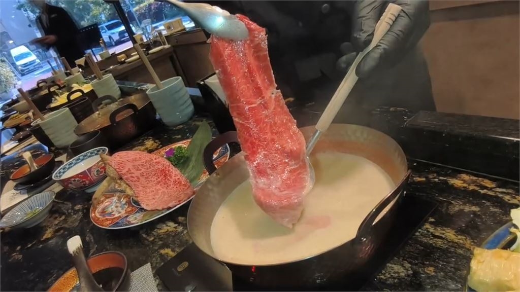 秋季火鍋戰開打！「整盒海膽和牛宴」　7品吃盡海陸奢華