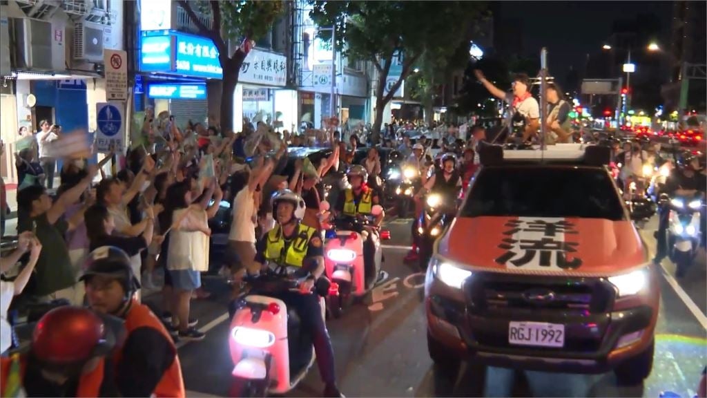 選戰拚到掛彩！沈伯洋掃街痛到甩手　週日大車掃「改道」防擾民、保安全