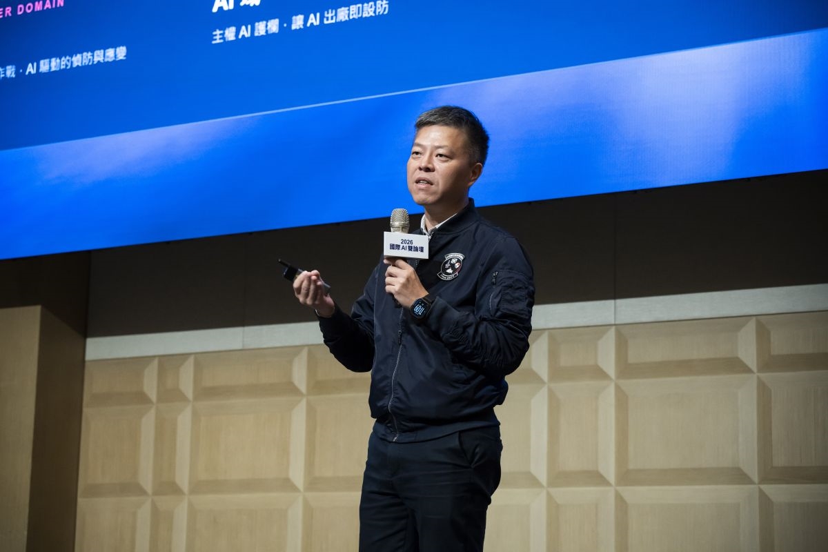 圖/奧義賽博執行長暨共同創辦人吳明蔚博士於佳世達主辦之國際 AI 雙論壇分享 XecGuard 與 XecART 解決方案。(國際 AI 雙論壇主辦單位提供)