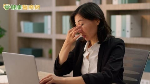 秋冬降溫!醫:眼睛乾澀、流淚恐是「乾眼」作祟