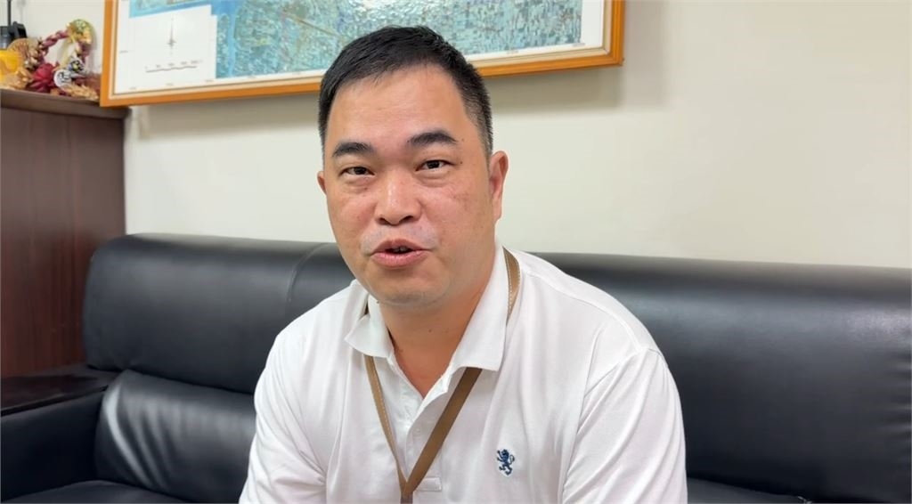 鹿港街頭上空掛滿三角玉米脆片? 不是啦!鎮公所公佈解答