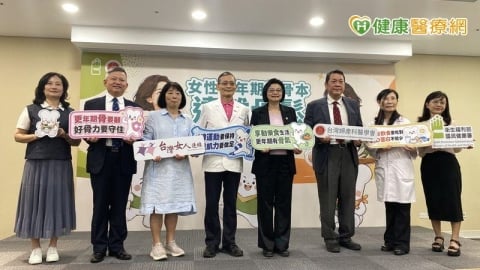 65歲以上女性每6人就1人骨質疏鬆!國健署教「動對+吃對」及早護骨本