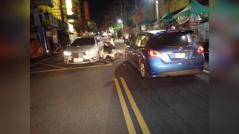 離奇車禍變跳街舞? 騎士落地「頭下腳上」如Breaking撐地