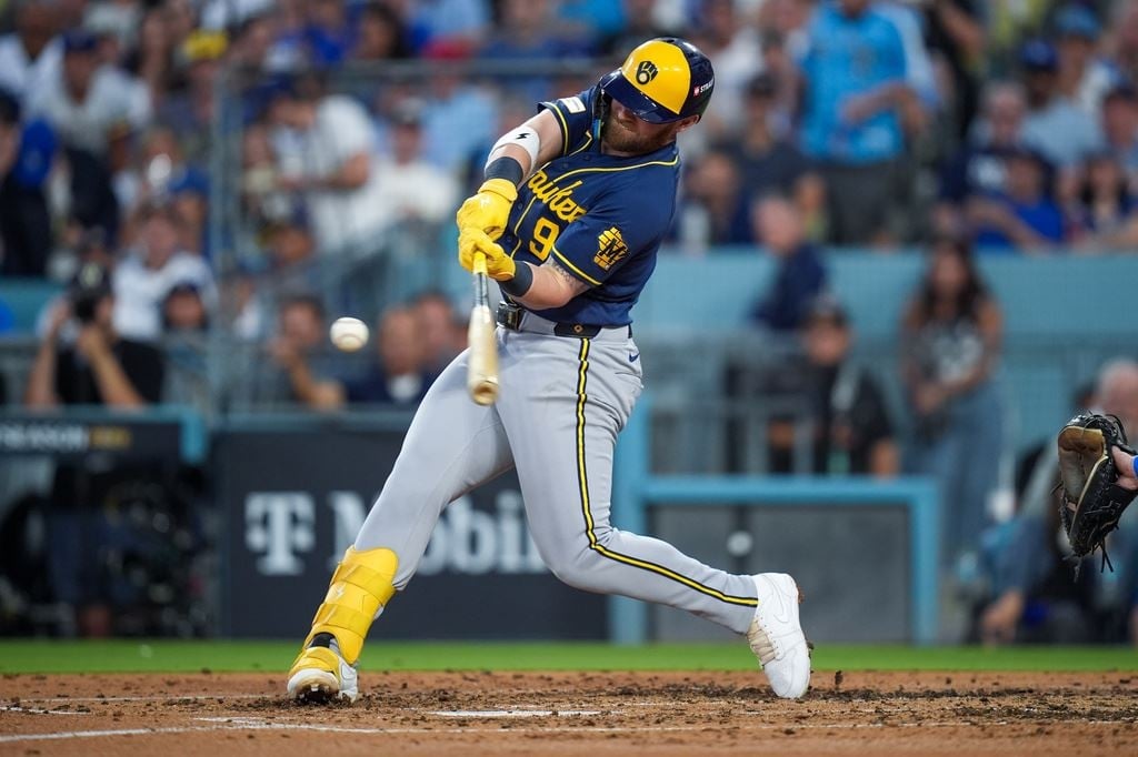 MLB(影)/一壘手鮑爾斯獲頒國聯冠軍賽MVP!竟是釀酒人隊史第一人