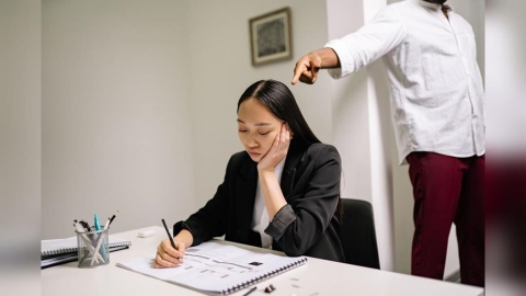 主管職場霸凌怎麼判斷?律師曝關鍵「不是只看罵髒話」:重點在「這」