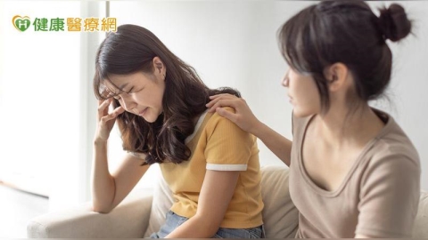 別只說有需要告訴我!如何陪伴好友度過低潮?心理師列5大NG情境