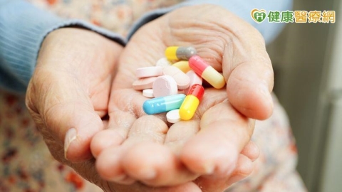 抗生素吃錯恐讓細菌越來越難治!醫教「4不1要」降低抗藥性風險