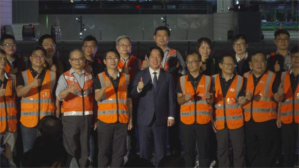 歷史性一刻! 賴總統南下見證 台南車站湧人潮告別最後一班地上自強號