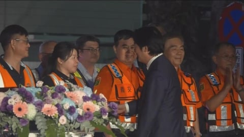 歷史性一刻！　賴總統南下見證　台南車站湧人潮告別最後一班地上自強號