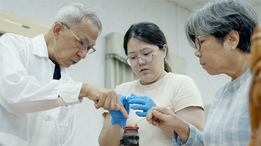 陳澄波名畫底下藏有另一幅畫?! 文總《匠人魂》走訪正修科大開啟文物修復之旅