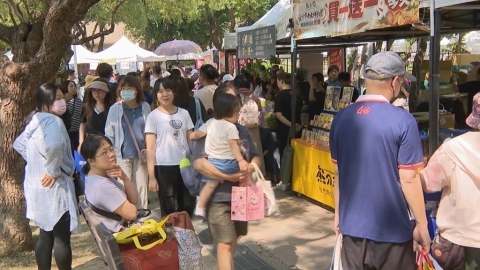 台中「太陽餅文化節」登場 買一送一買氣旺、業者補貨不手軟