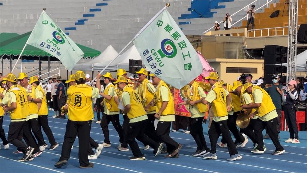 中華郵政年度員工運動會 苗栗郵局創意進場成焦點