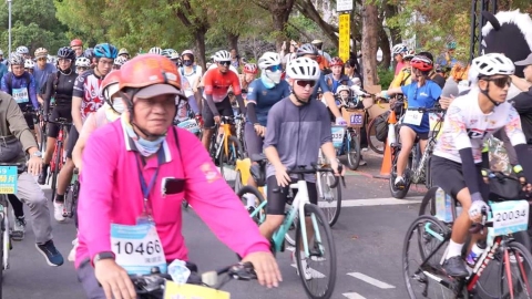 鳴笛!台中自行車嘉年華登場 逾1700名車友齊聚親子同樂