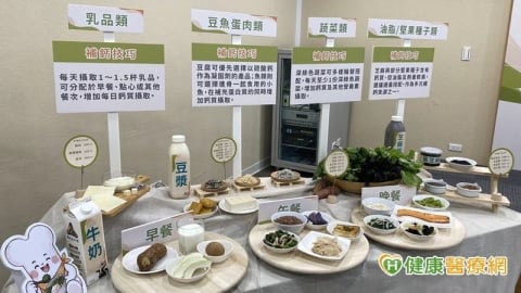 女性更年期要守護骨骼健康!一日三餐補鈣策略、居家保健操一次看