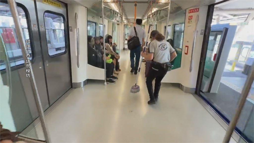 外籍客貪杯酒醉搭高捷　末站被民眾喚醒　一人突然在車廂便溺！