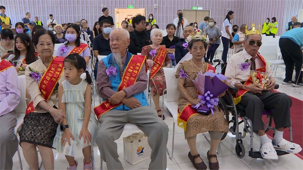 東港"鑽石婚夫妻"重陽節重溫婚禮 溫馨互道數十年感謝
