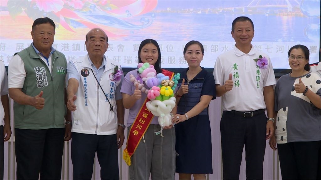 東港"鑽石婚夫妻"重陽節重溫婚禮 溫馨互道數十年感謝