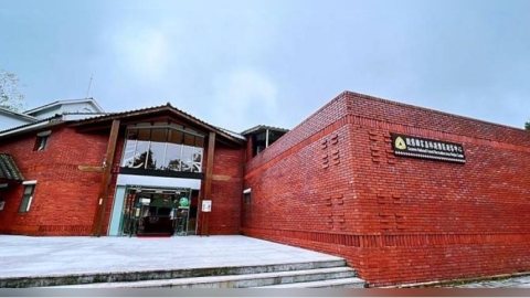 黑熊現蹤觀霧瀑布步道!山友嚇壞「轉身就跑」 林保署揭脫身方法