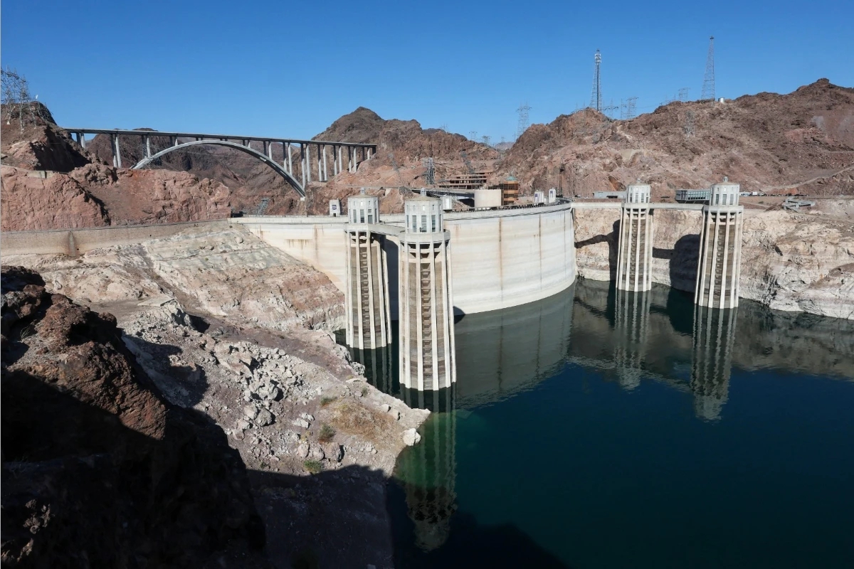 2026年7月25日,美國亞利桑那州米德湖的胡佛大壩(Hoover Dam )上游。(法新社)